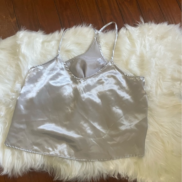 ✨$11✨ Lulu’s Sweetest Dreams Silver Satin Ruffled Two-Piece Pajama Set - Picture 7 of 7